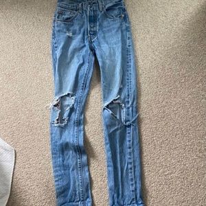 Thrifted High-waisted Levi 501 Jeans🤍